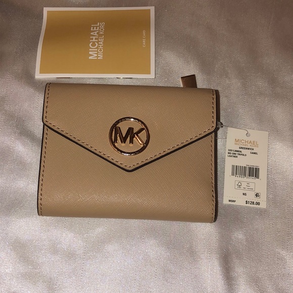 Michael Kors Greenwich Medium Envelope Leather Trifold Wallet Color Camel NWT - Picture 1 of 16